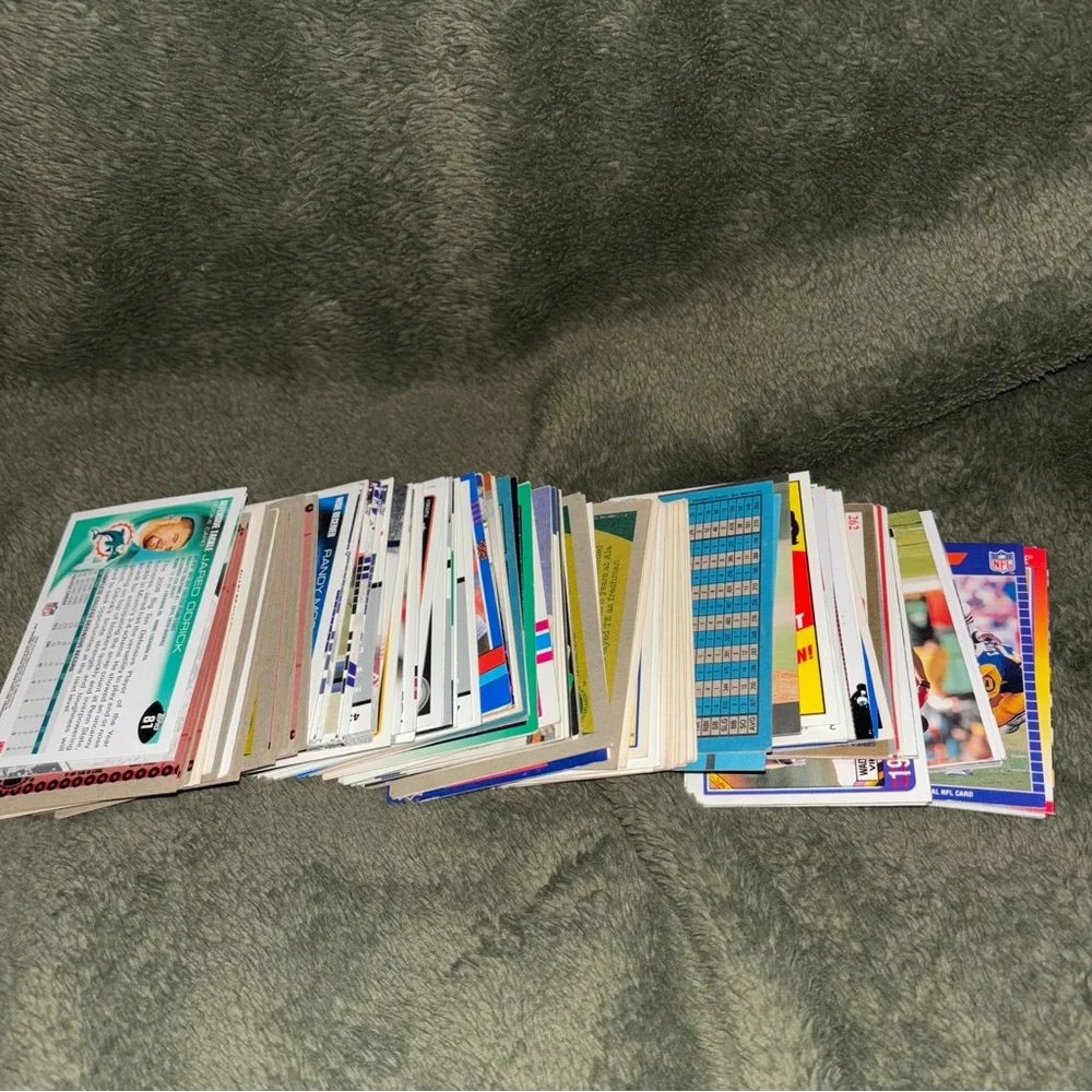 Assorted Football Trading Cards Collection - Picture 2 of 3